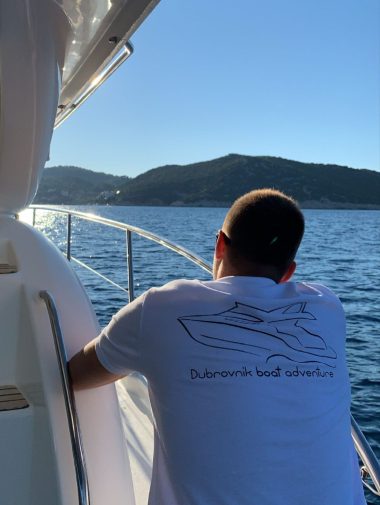 dubrovnik-boat-adventure-professional-crew-x1
